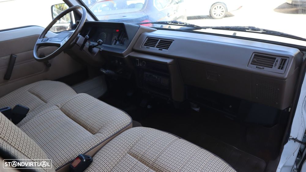 Toyota HiAce 2.4 D LH51L - 11
