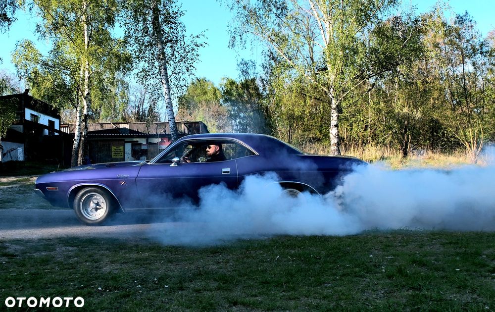 Dodge Challenger - 1