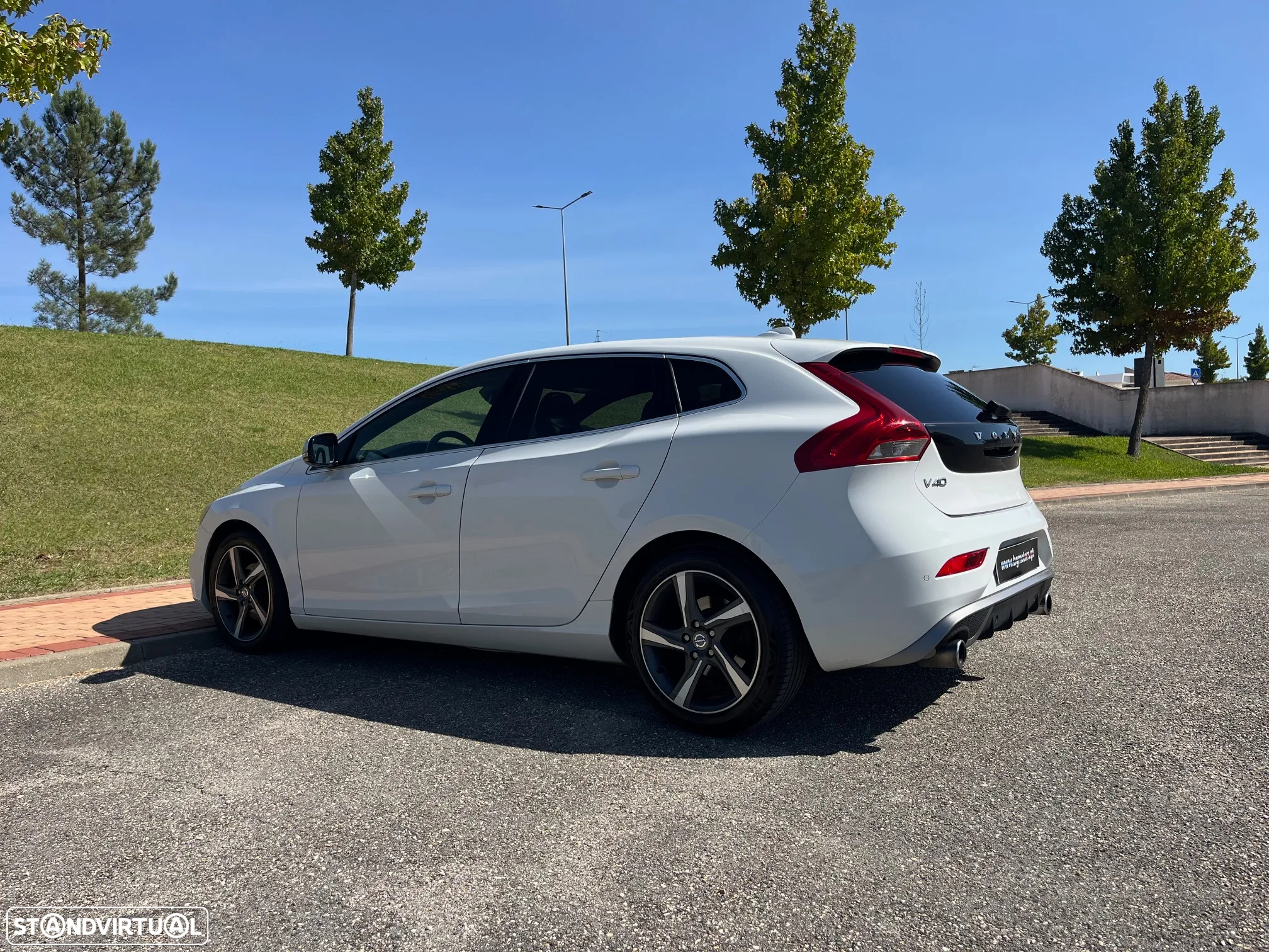 Volvo V40 1.6 D2 R-Design Summum - 3
