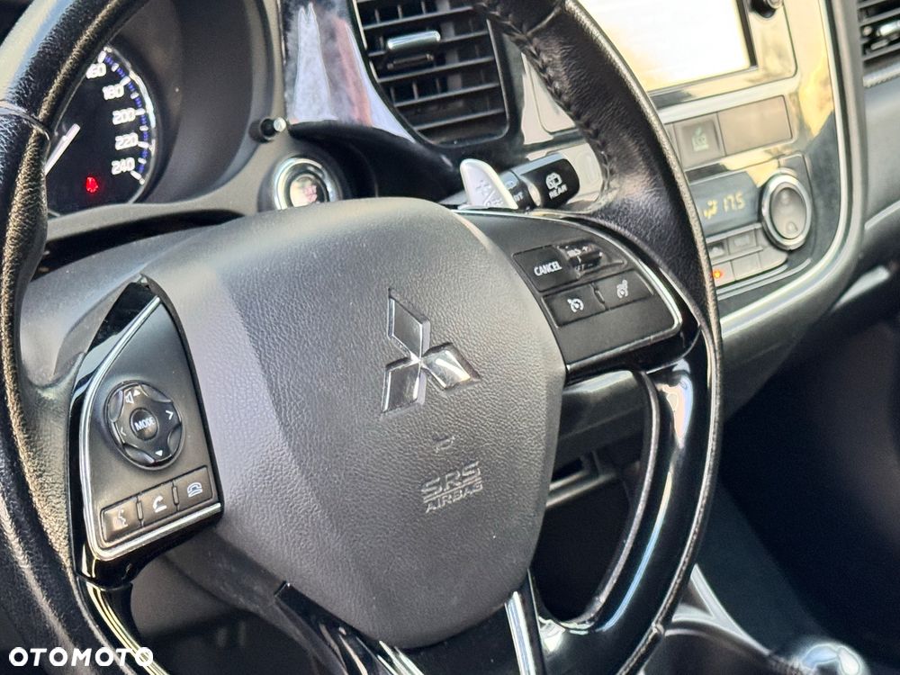 Mitsubishi Outlander 2.2 DI-D Intense + SDA 4WD - 28