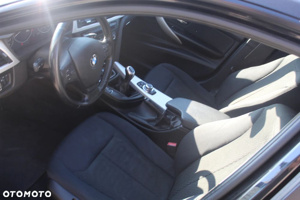 BMW Seria 3 318d - 11