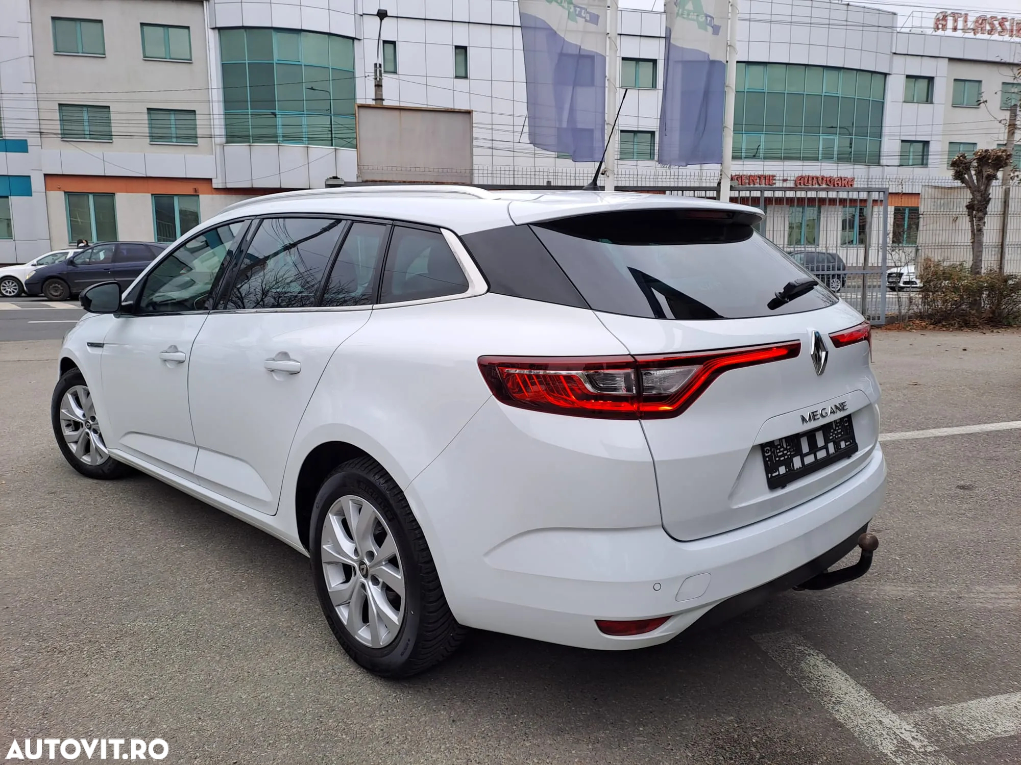 Renault Megane Grandtour ENERGY TCe 140 EDC LIMITED - 4