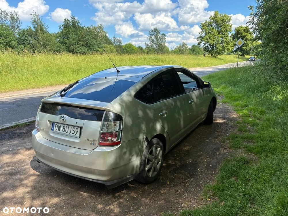 Toyota Prius - 4