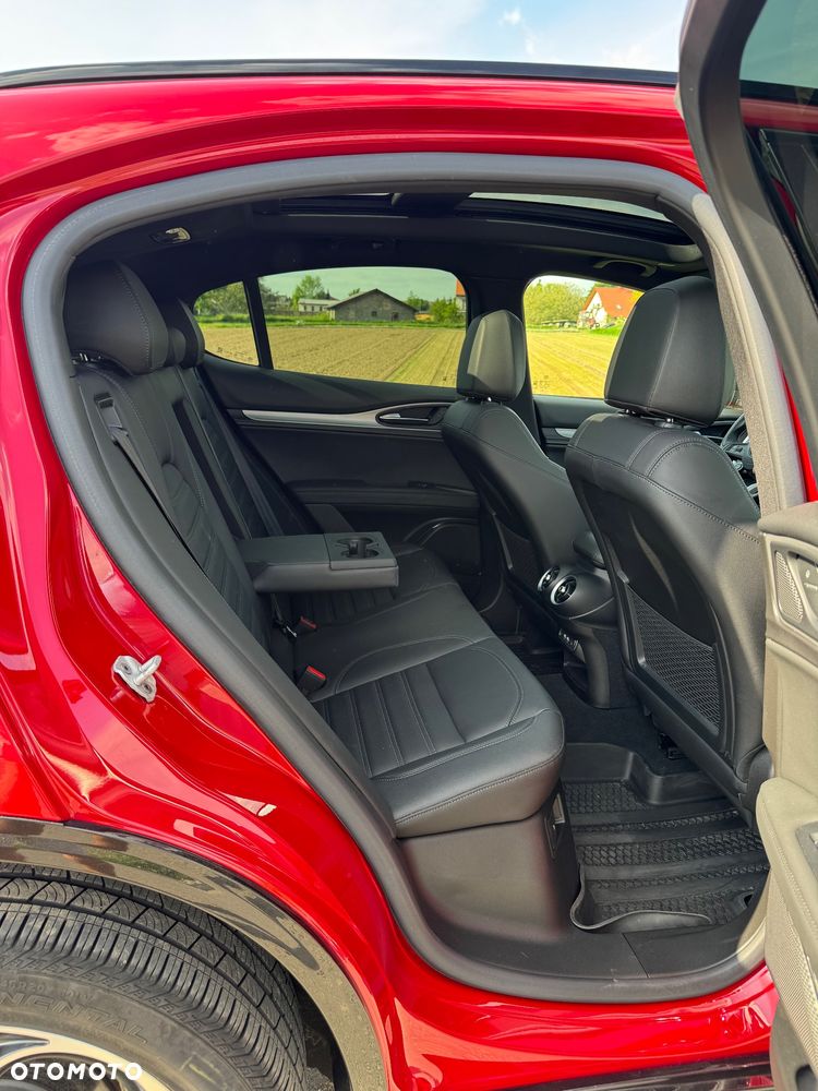 Alfa Romeo Stelvio 2.0 Turbo 16V AT8-Q4 Veloce Ti - 27