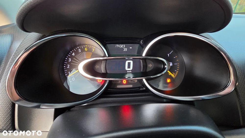 Renault Clio 1.2 16V 75 Luxe - 32