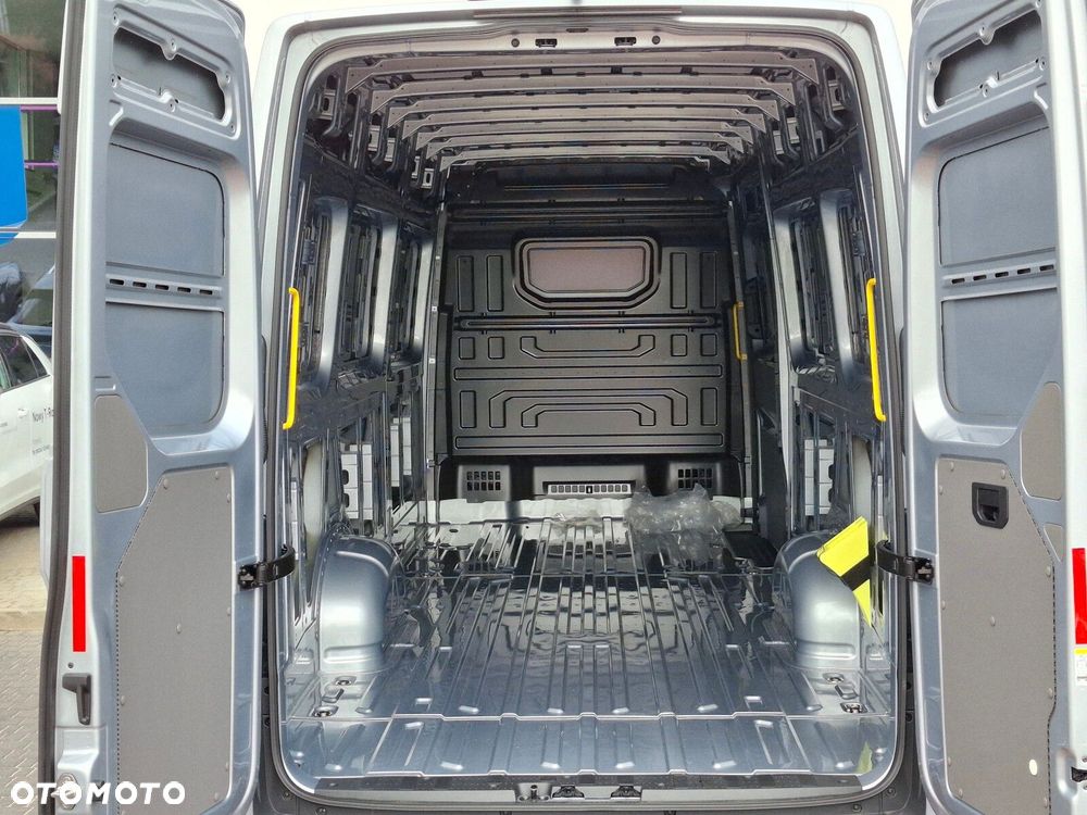 Volkswagen Crafter - 11