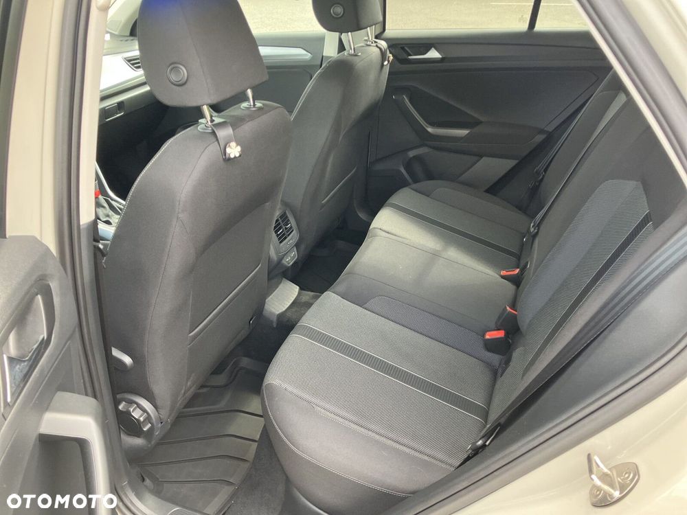 Volkswagen T-Roc - 18