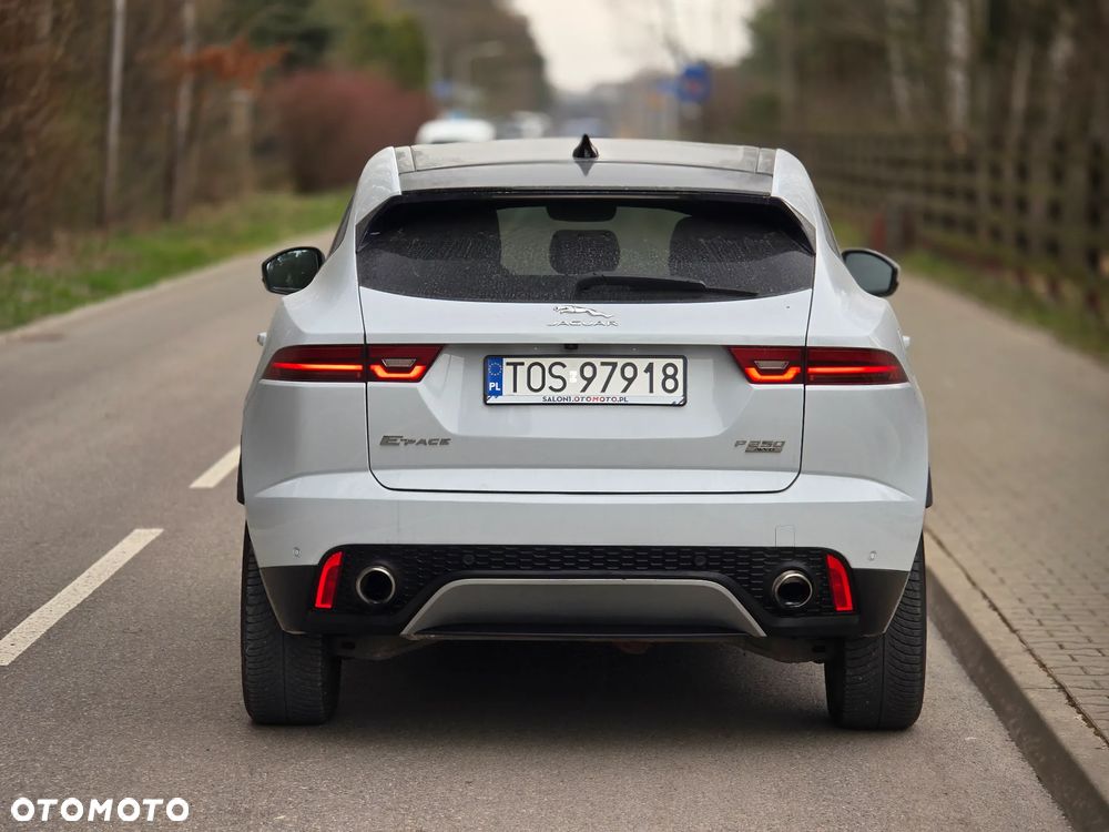 Jaguar E-Pace P250 AWD R-Dynamic - 17