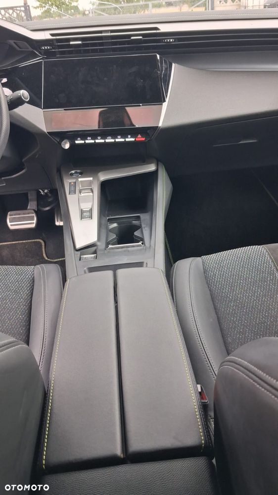 Peugeot 408 HYBRID 136 e-DSC6 GT - 11