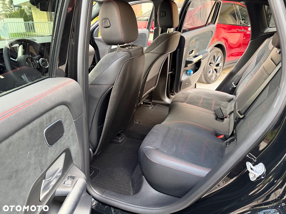 Mercedes-Benz EQA 300 66.5kWh 4-Matic AMG Line - 12