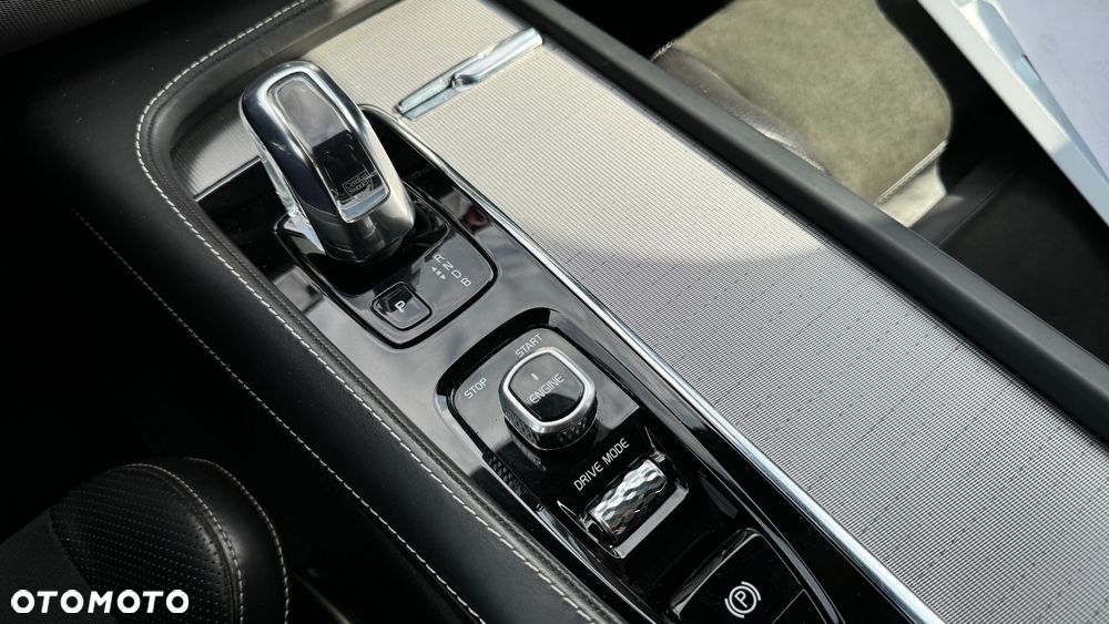 Volvo XC 90 T8 AWD Plug-In Hybrid R-Design 7os - 27