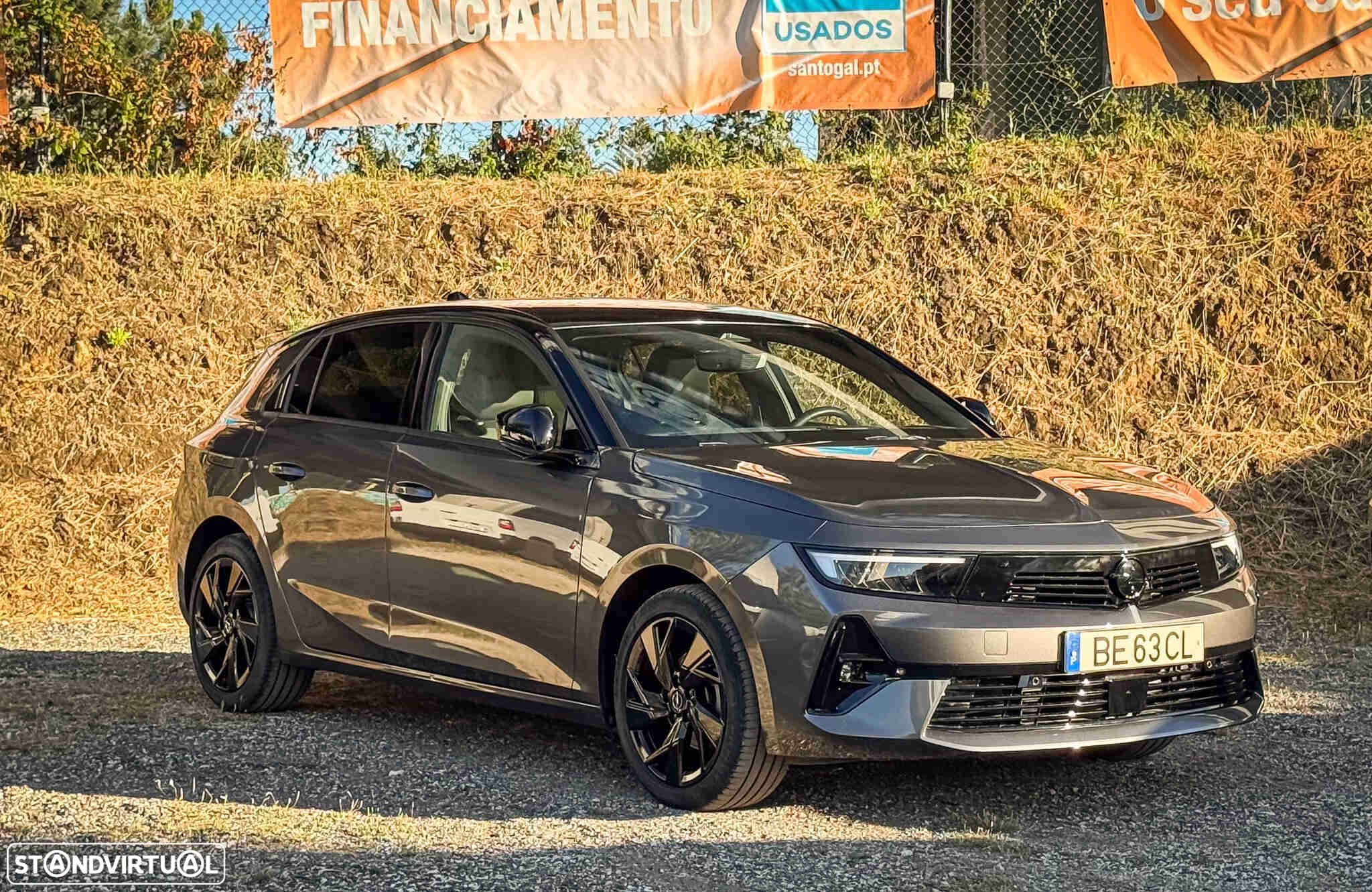 Opel Astra 1.2 T GS - 1