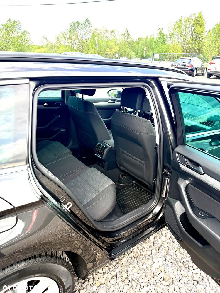 Volkswagen Passat 2.0 TDI SCR DSG Elegance - 9