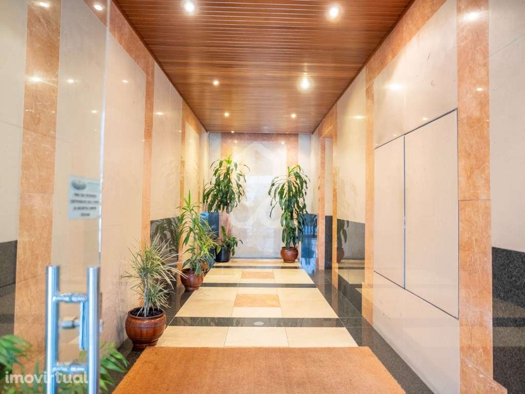 Apartamento T2 com Lugar de garagem para 2 viaturas - Grande imagem: 2/19