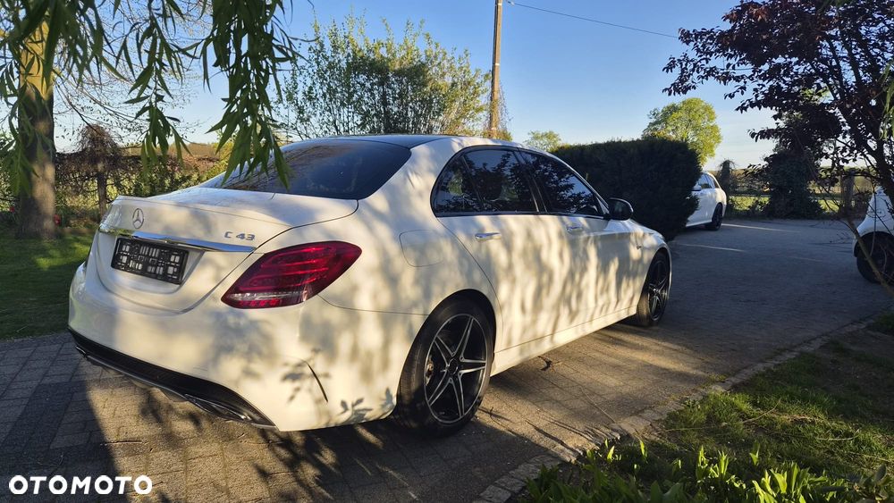 Mercedes-Benz Klasa C AMG 43 4Matic 9G-TRONIC - 14