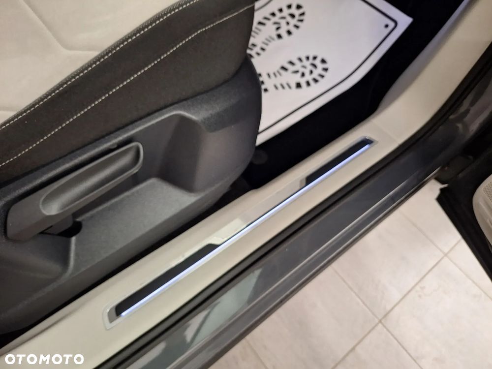 Volkswagen Tiguan 2.0 TDI SCR 4MotION DSG Elegance - 40