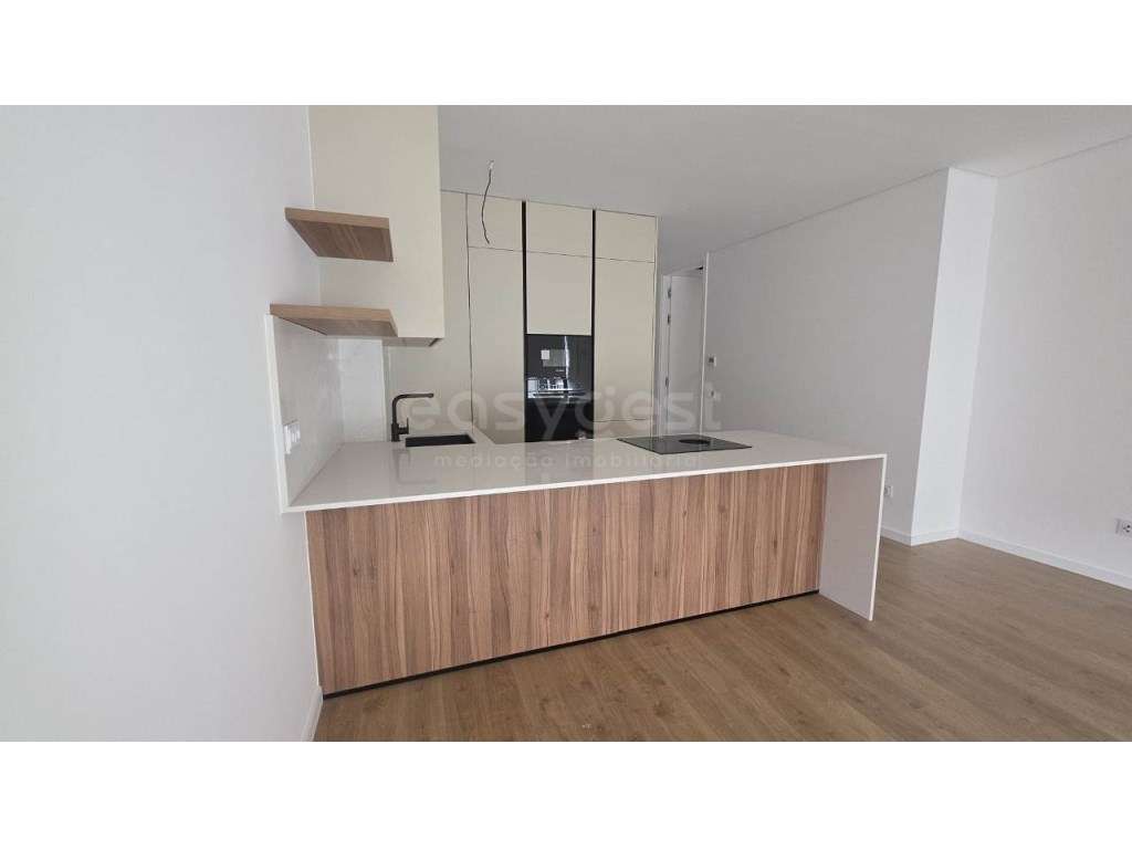 Amplo T3 com 116m² no Centro da Lourinhã - Luz, Espaço e Exclusividade - Grande imagem: 3/23