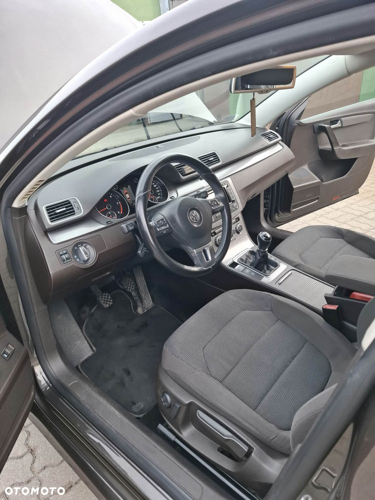 Volkswagen Passat - 8