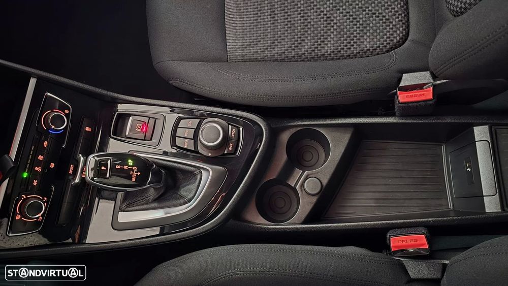 BMW 216 Active Tourer d Advantage Auto - 32