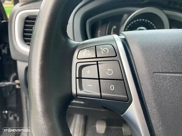 Volvo V40 T2 Momentum - 17