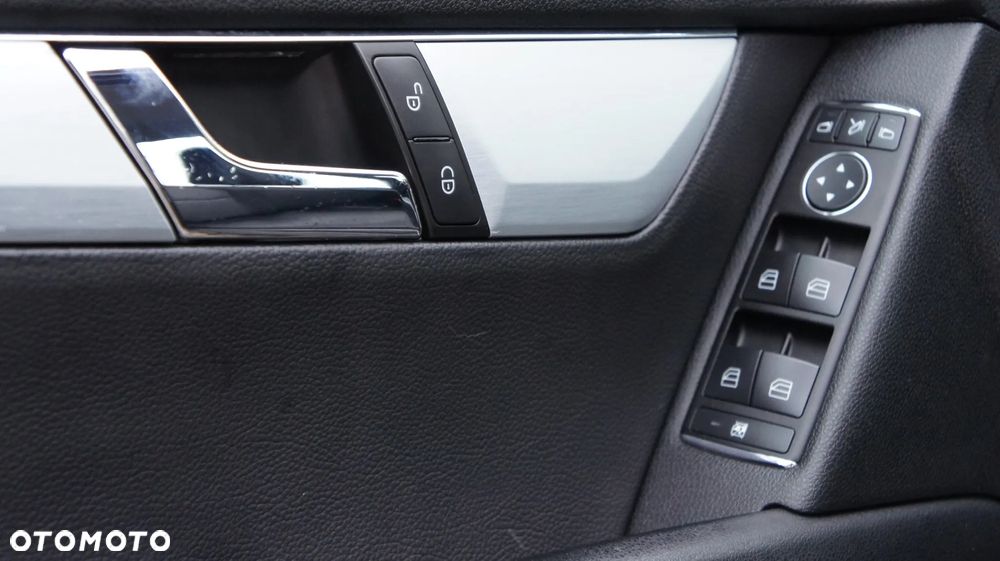 Mercedes-Benz Klasa C 180 Kompressor BlueEFFICIENCY - 20