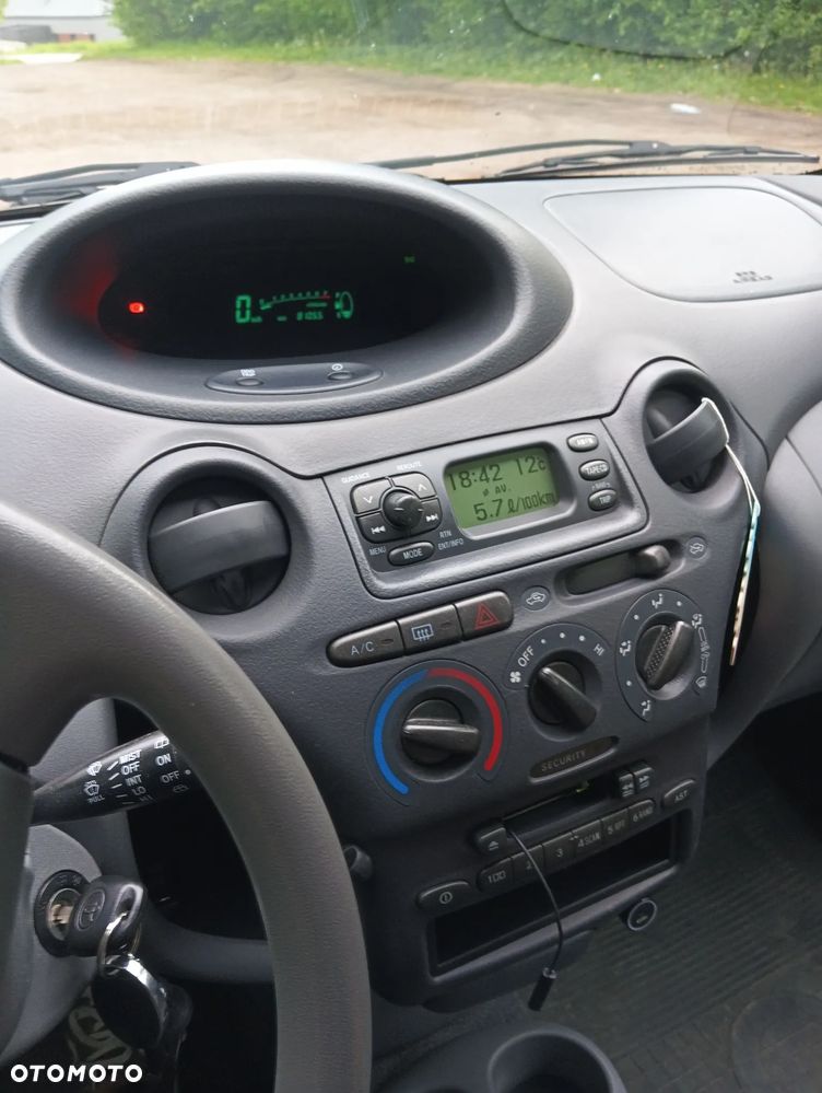 Toyota Yaris 1.0 Base - 9