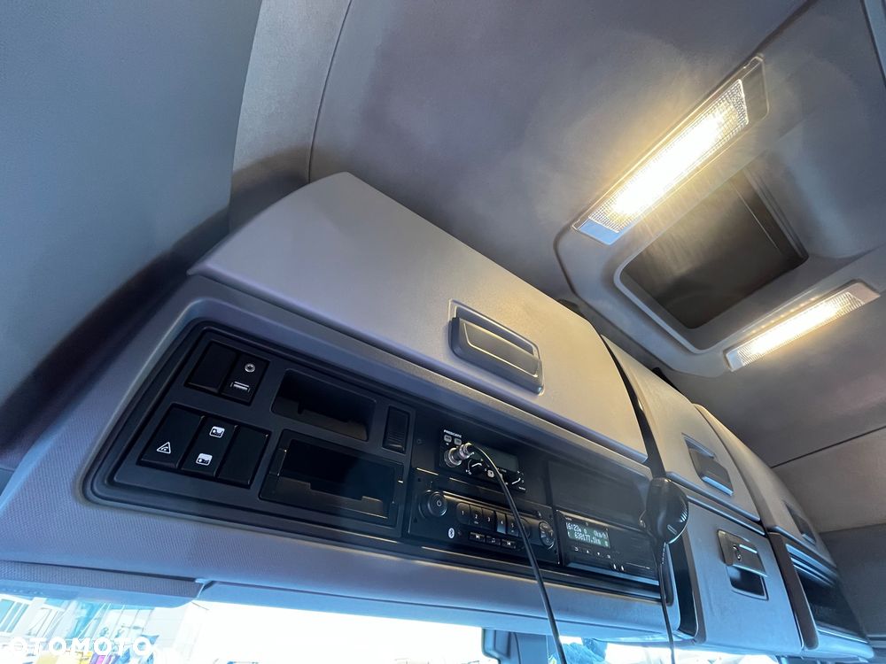 Renault Thigh440 High Sleeper Cab - 13