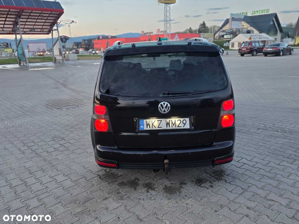 Volkswagen Touran - 4