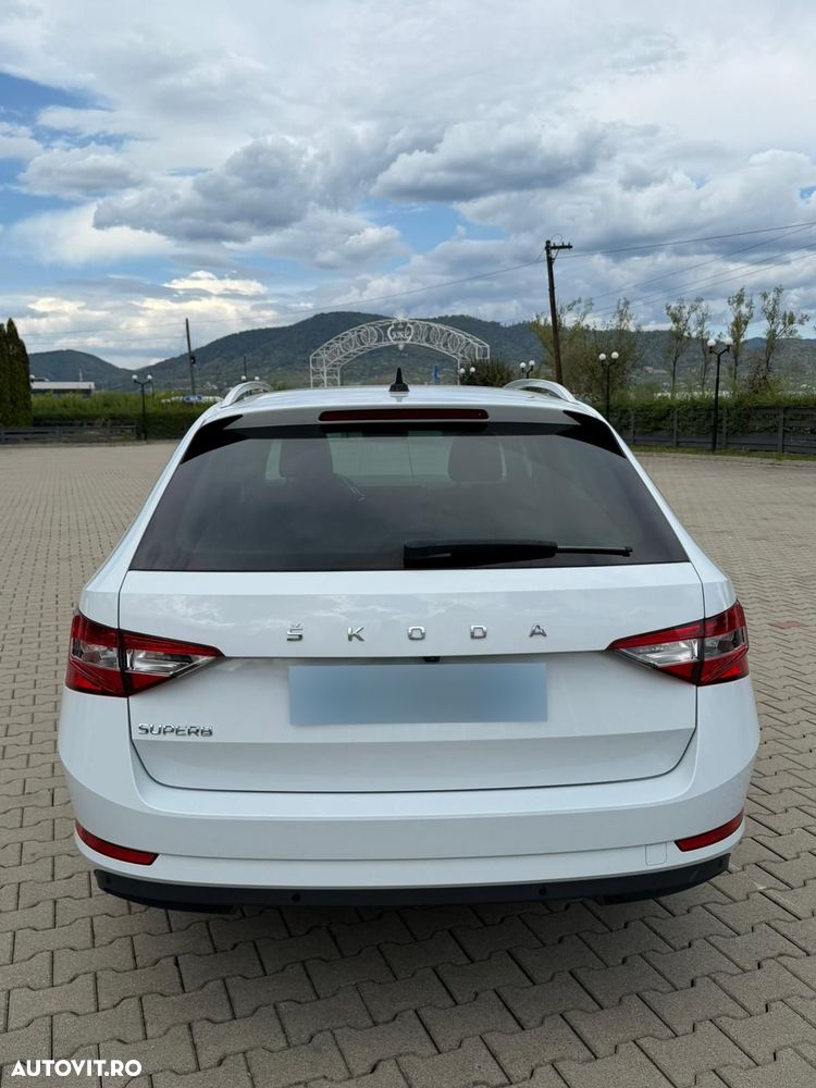 Skoda Superb 2.0 TDI DSG Active - 10