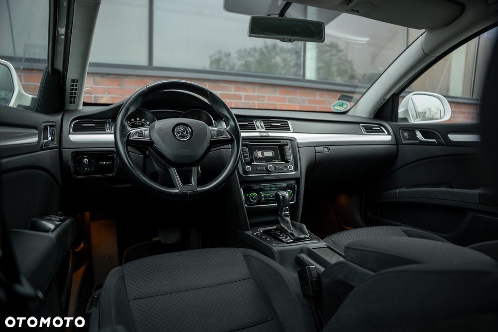Skoda Superb 2.0 TDI DSG Active - 28