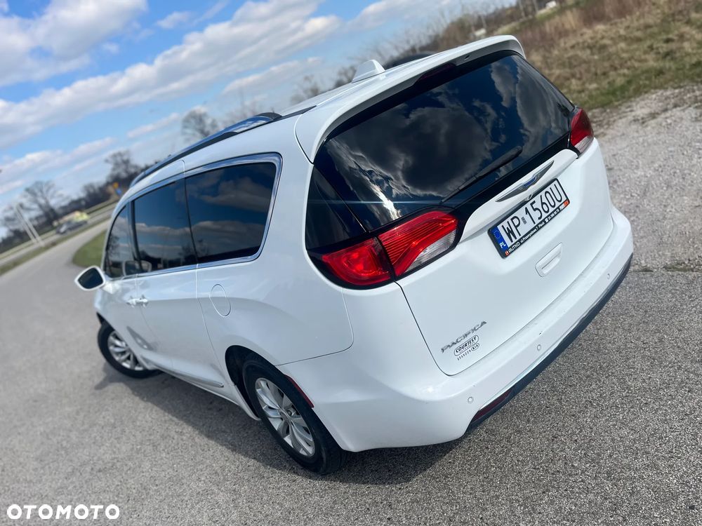 Chrysler Pacifica - 4