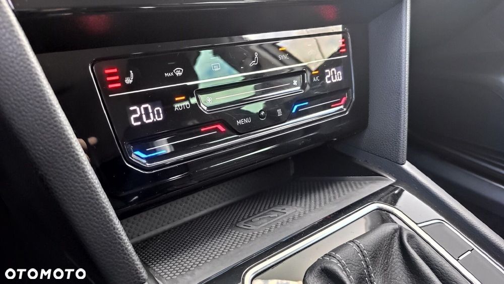 Volkswagen Passat Variant 2.0 TDI 4Mot Elegance DSG - 29