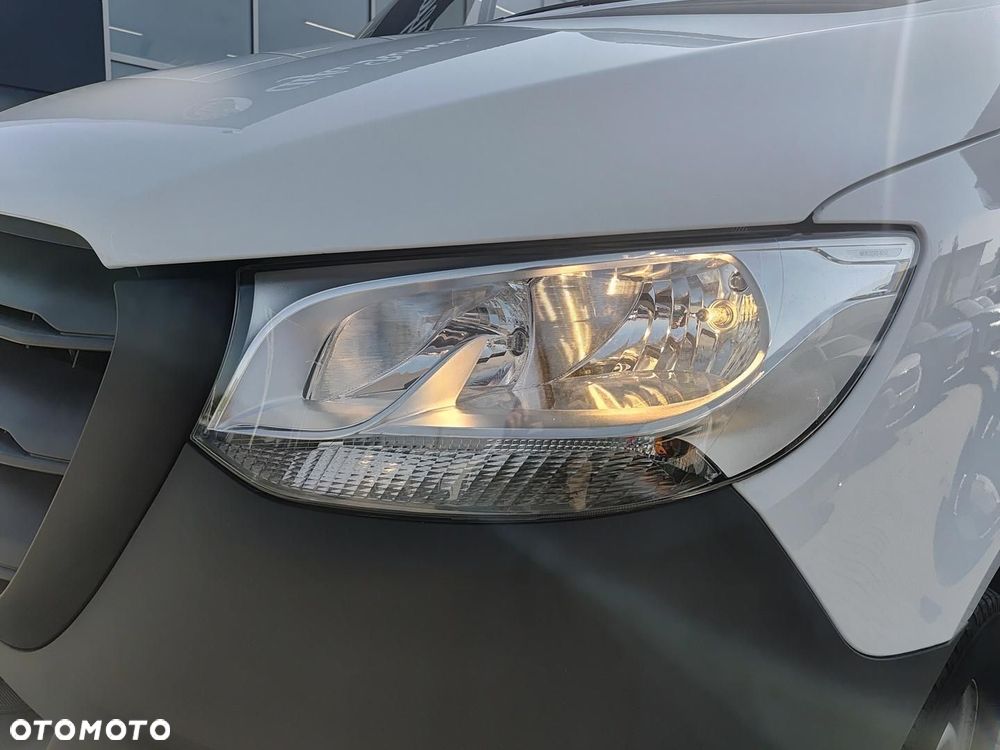 Mercedes-Benz Sprinter - 12