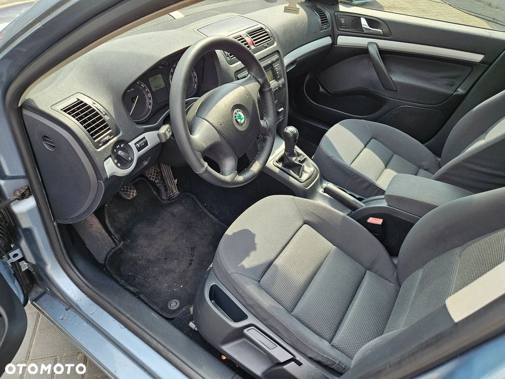 Skoda Octavia Combi 1.6 FSI Ambiente - 7