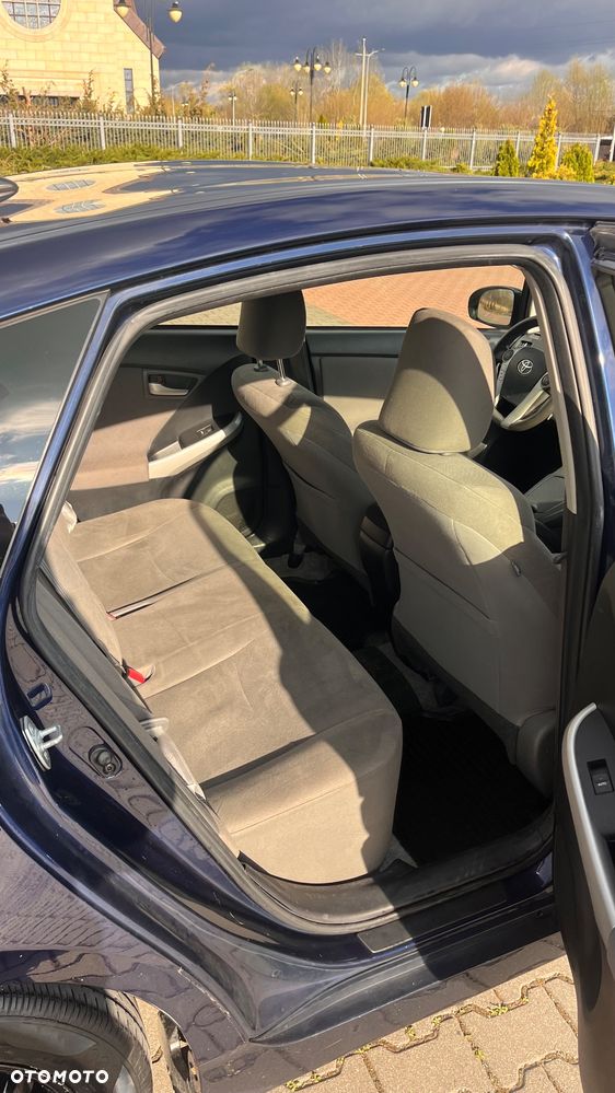 Toyota Prius (Hybrid) - 12