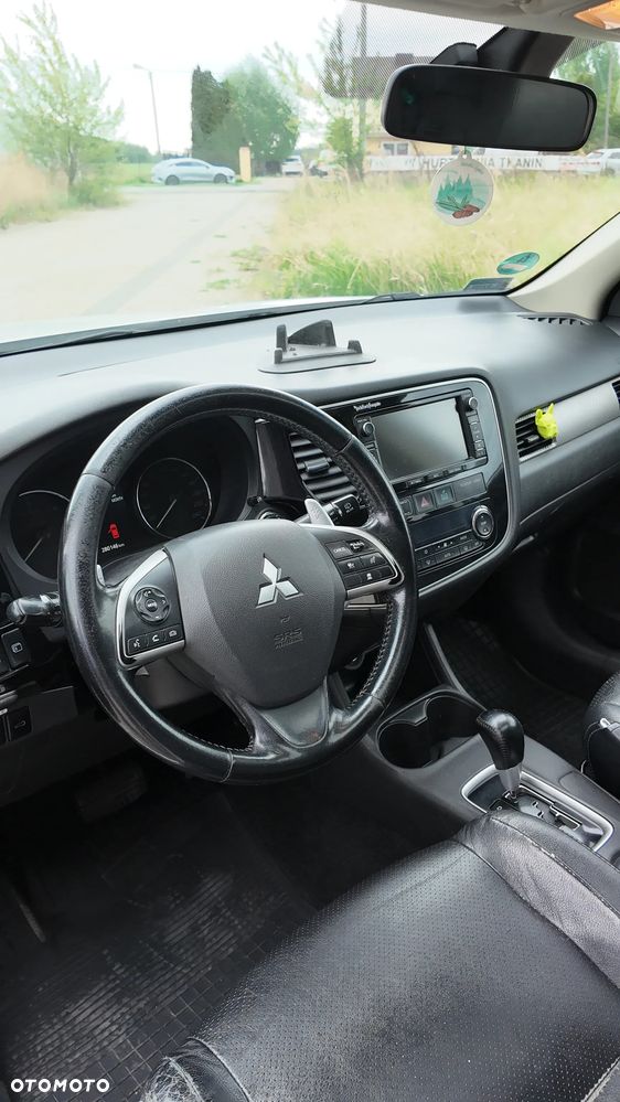 Mitsubishi Outlander 2.2 DID Instyle Navi 4WD - 25