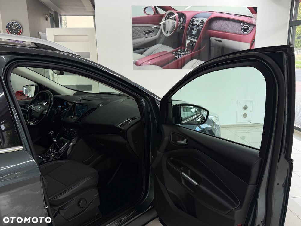 Ford Kuga 1.5 TDCi 2x4 Titanium - 4