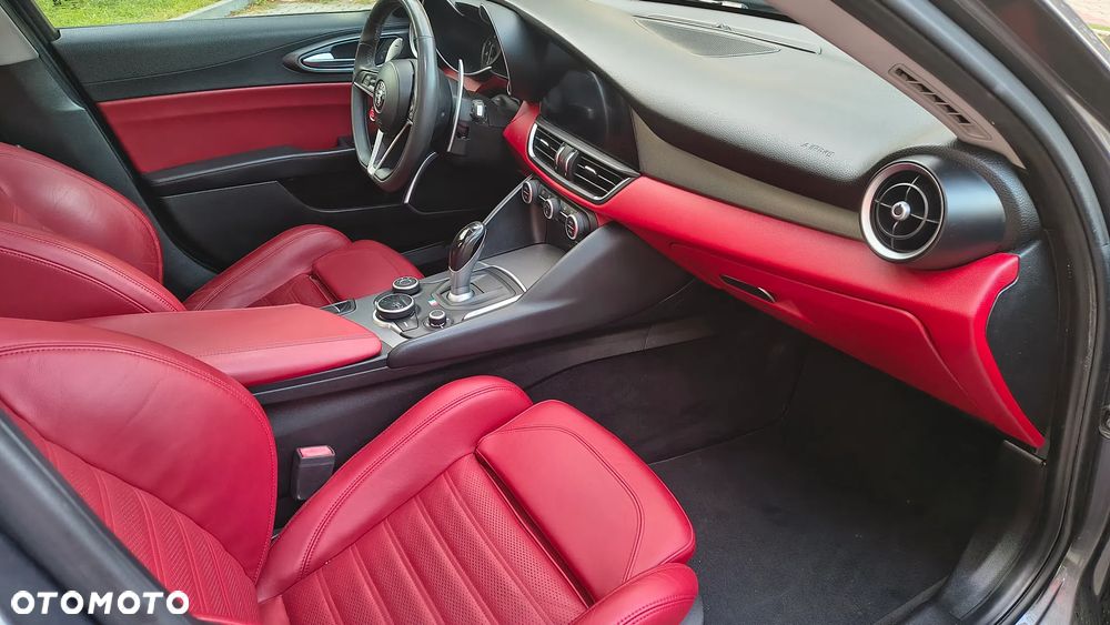 Alfa Romeo Giulia 2.0 Turbo 16V AT8 Veloce Ti - 10