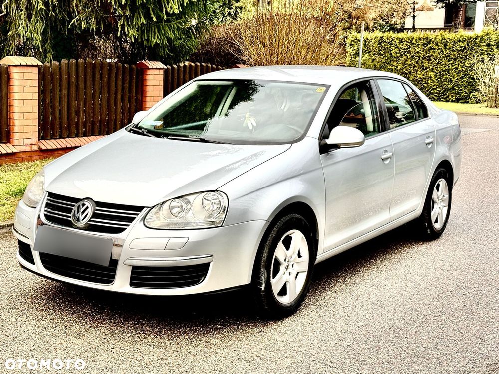 Volkswagen Jetta - 2