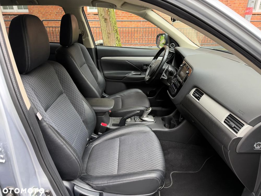 Mitsubishi Outlander 2.0 4WD Plus - 5