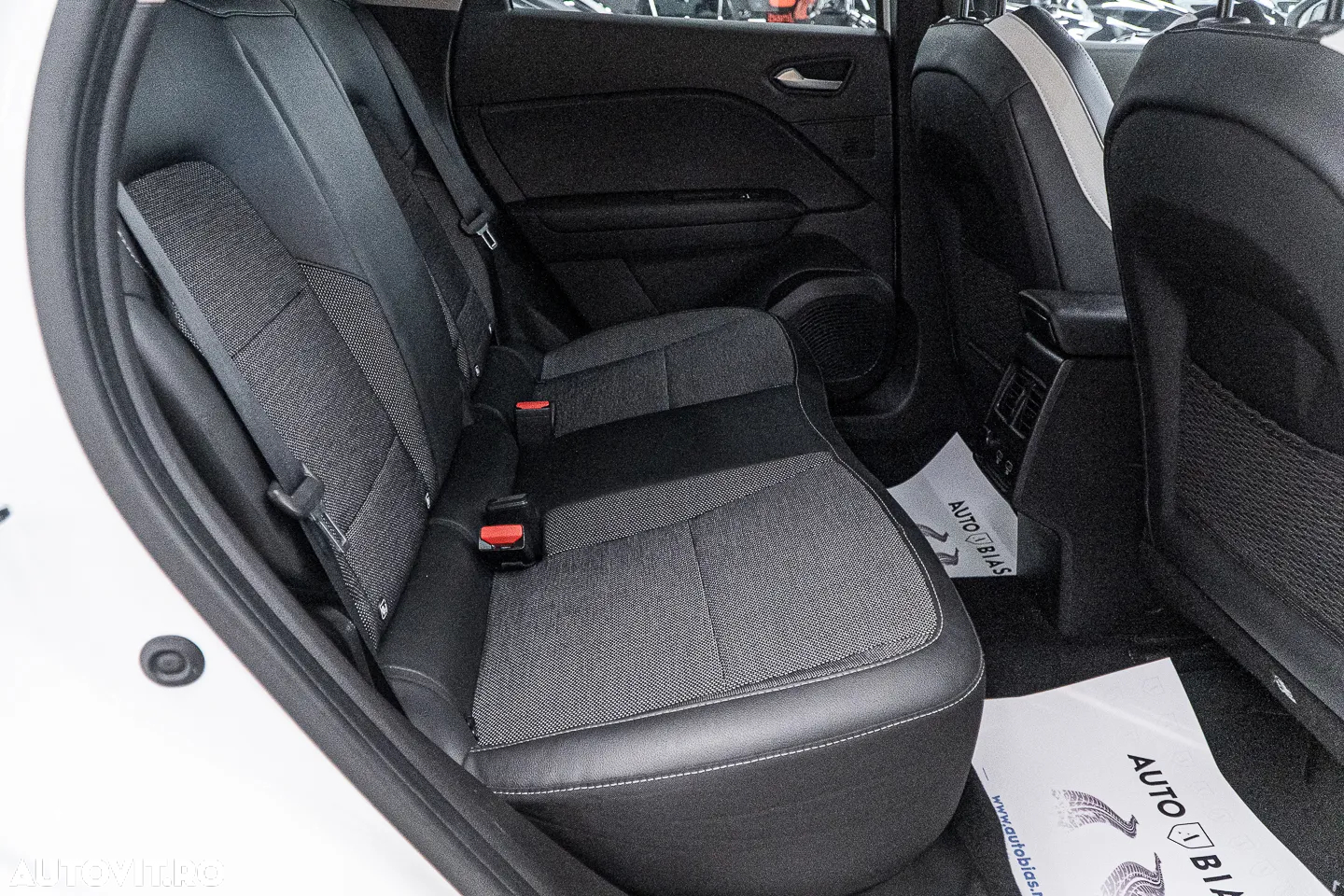 Renault Captur TCe Mild Hybrid 140 EDC GPF EVOLUTION - 8