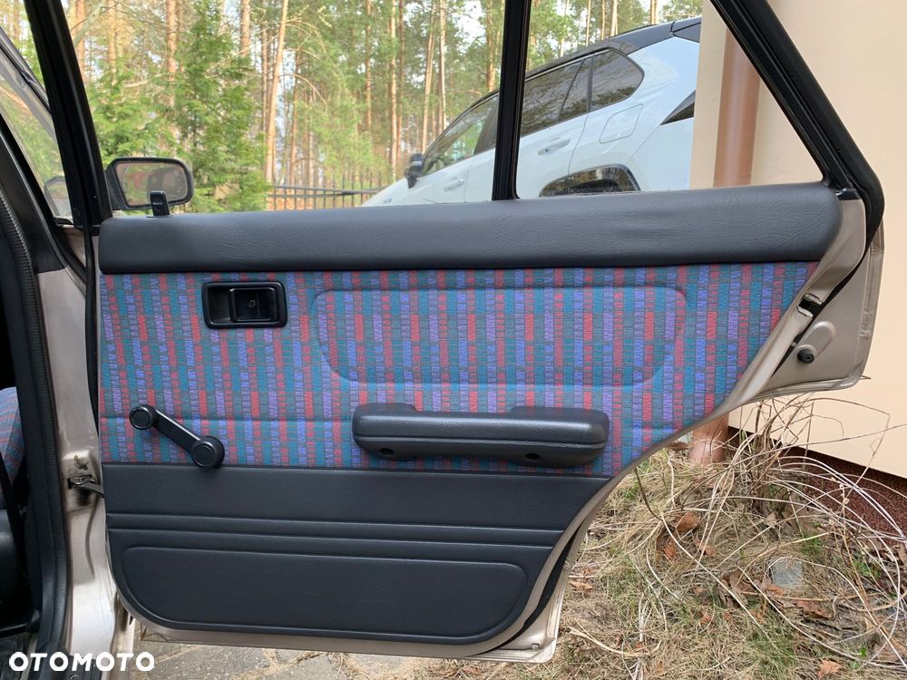 Mazda 323 1.6 GLX - 13