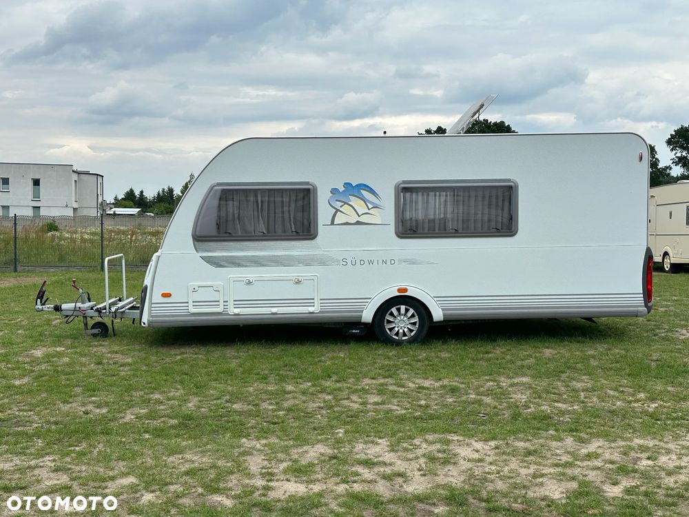 KNAUS 500 SUDWIND z napędem, markizą i łóżkami piętrowymi- 6os. - 4