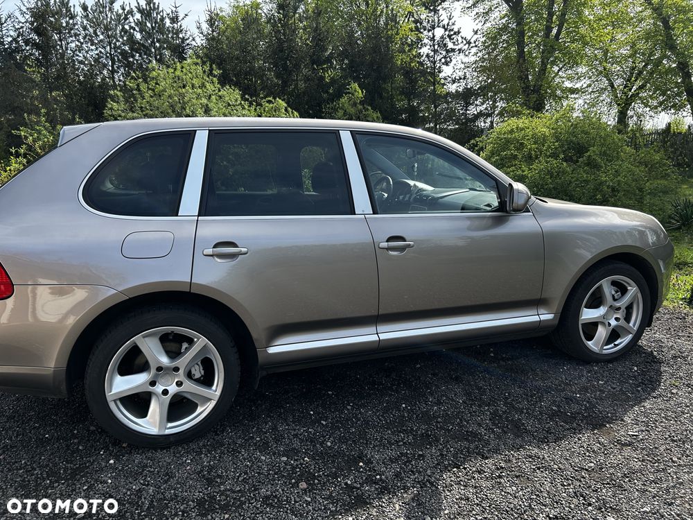 Porsche Cayenne - 1