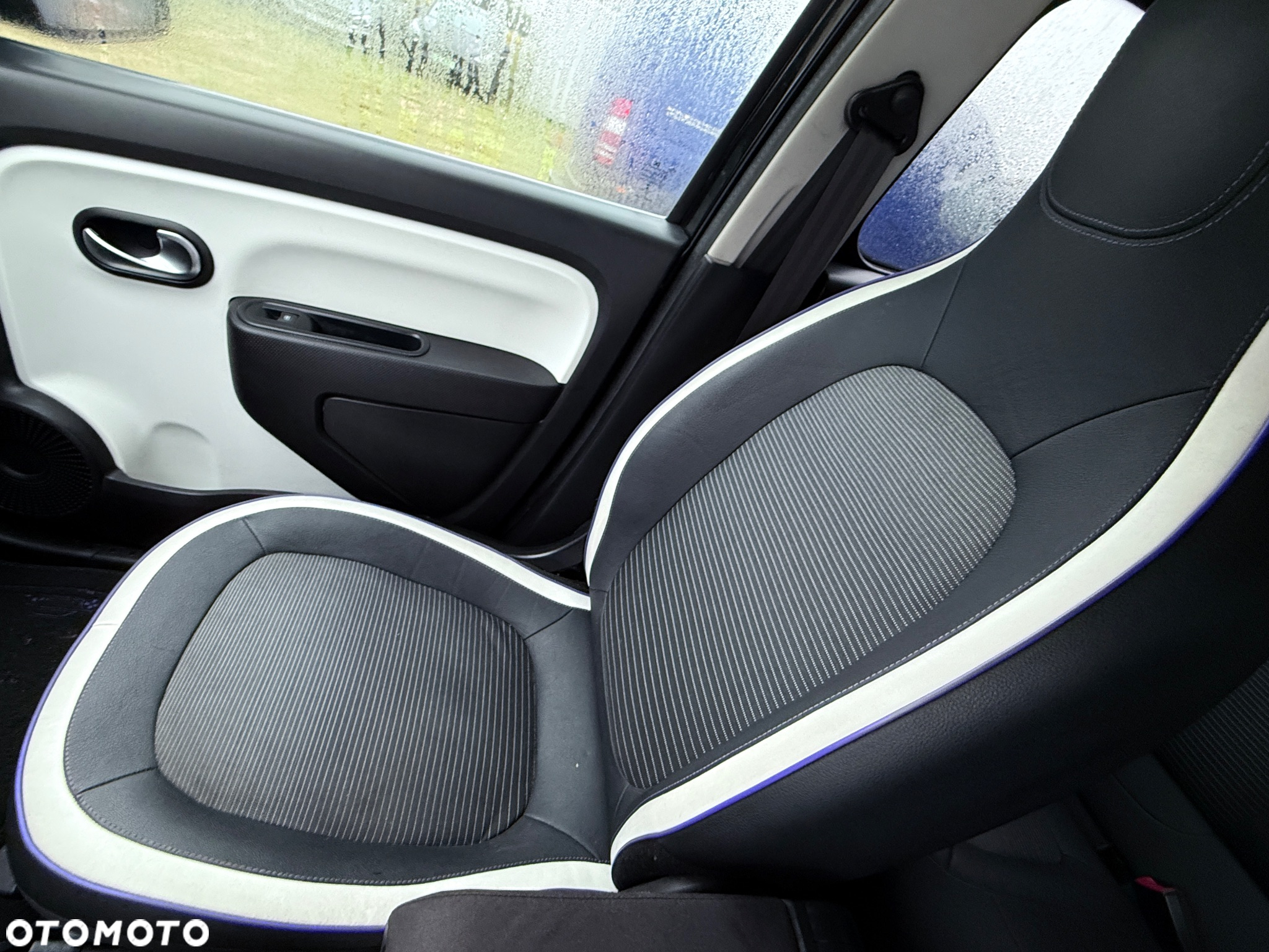 Renault Twingo ENERGY TCe 90 EDC Cosmic - 28