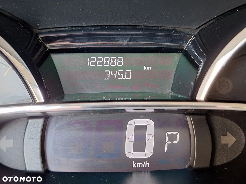Renault Clio Energy dCi 90 EDC Initiale Paris - 23