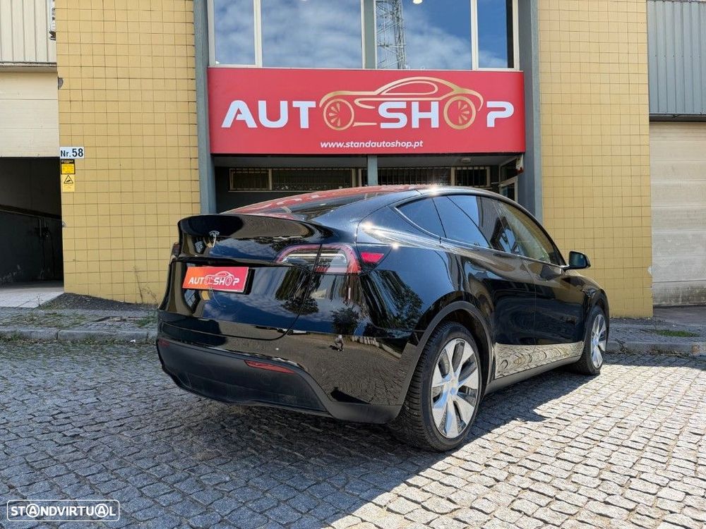 Tesla Model Y - 17