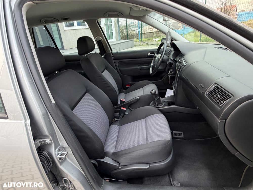 Volkswagen Golf - 28