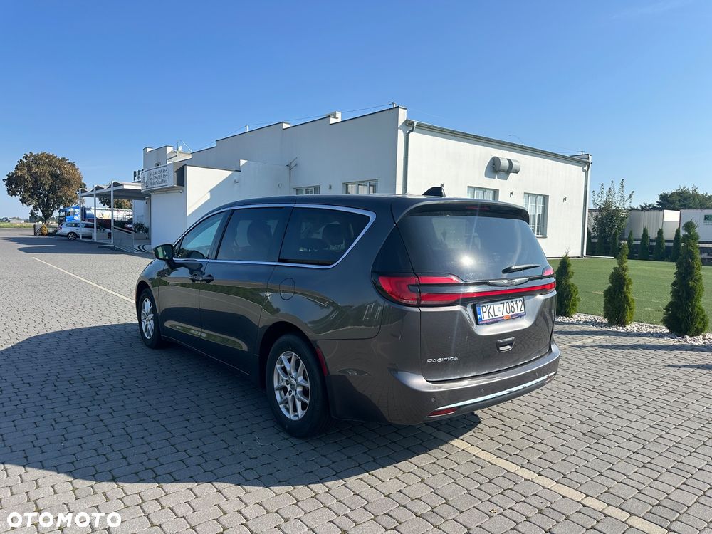 Chrysler Pacifica - 16