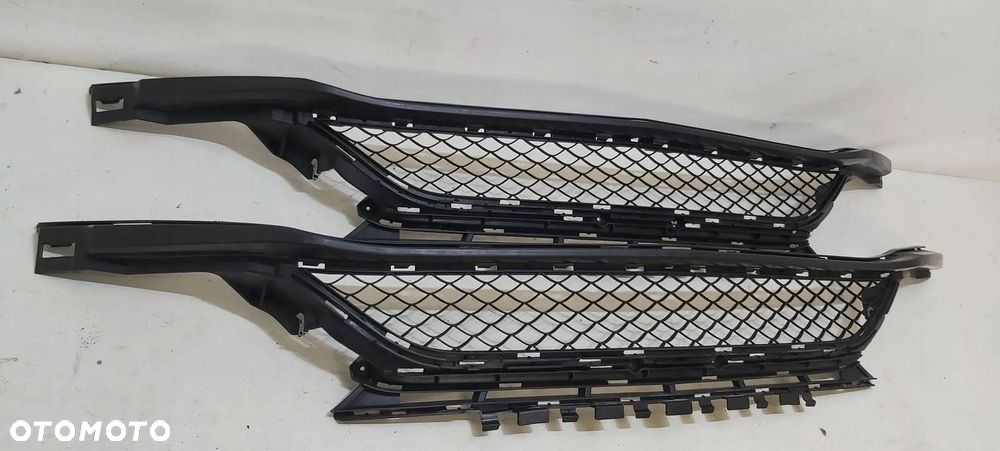 KRATKA ZDERZAKA ŚRODKOWA MERCEDES C-KLASA W205 A205 6.3 AMG A2058852323 - 5